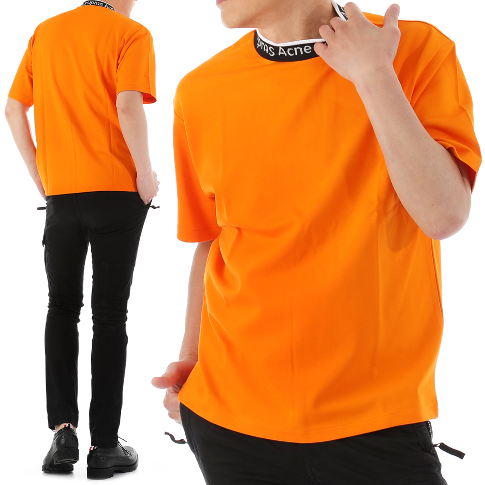 아크네 BL0141 오렌지 로고 넥 티셔츠톰브라운,몽클레어